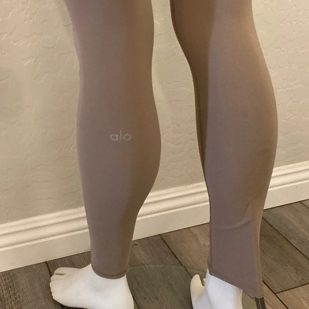ALO YOGA HIGH WAISTED RIPPED WARRIOR LEGGING IN TAN XS